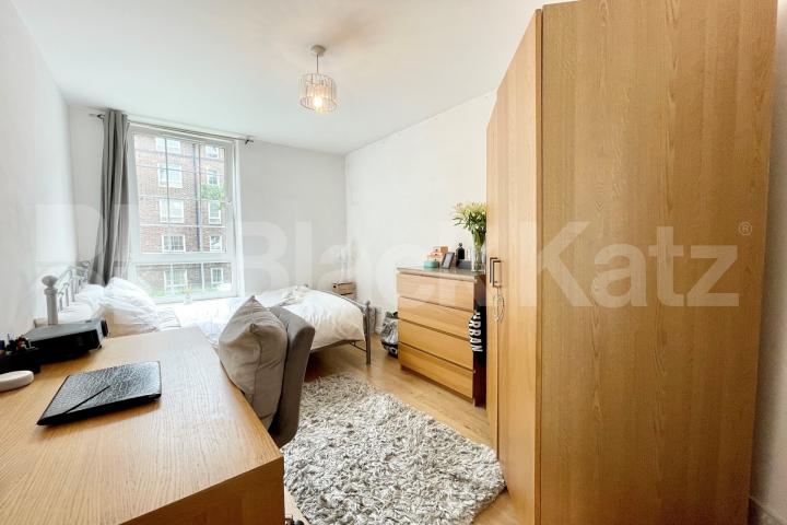 Superbly located to either London Bridge or Borough  Long Lane , Borough / London Bridge
